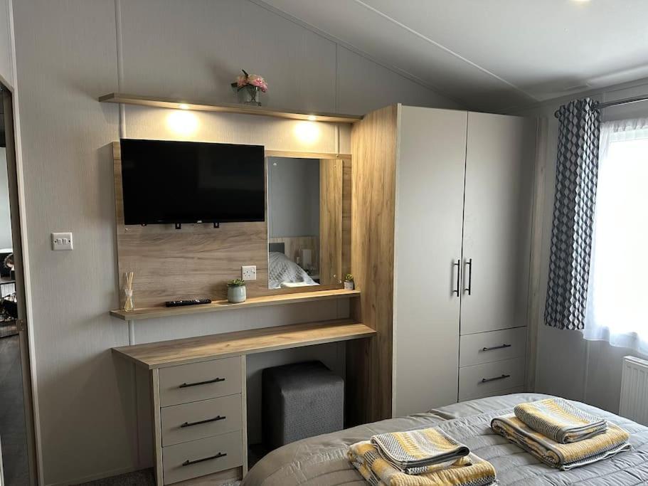 Modern Lodge With Amazing Views New Quay Exterior foto