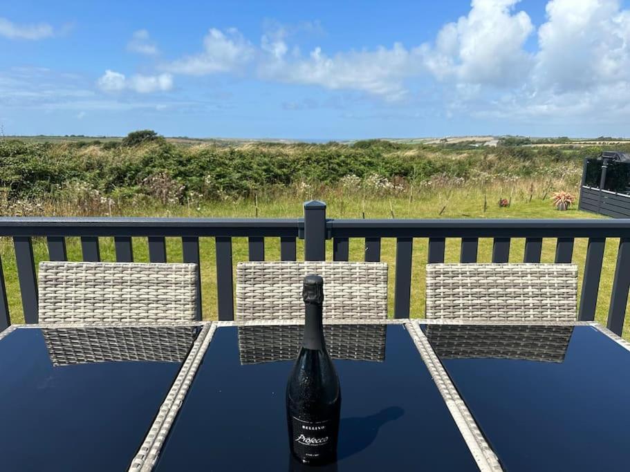 Modern Lodge With Amazing Views New Quay Exterior foto