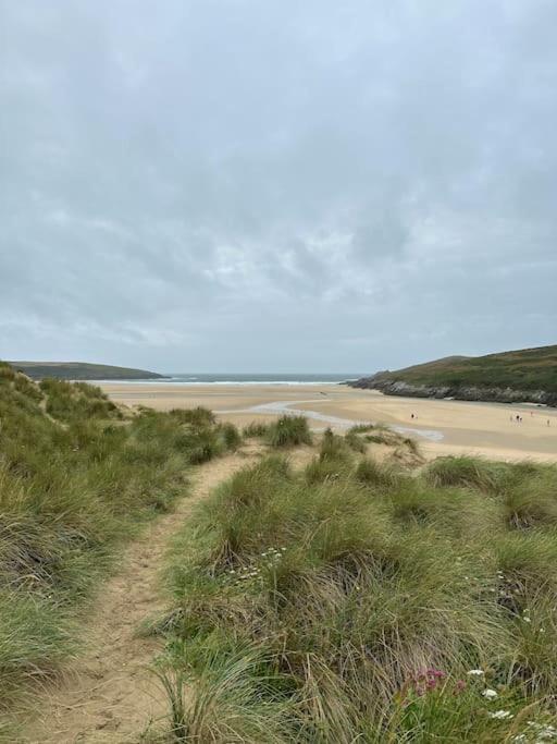 Modern Lodge With Amazing Views New Quay Exterior foto